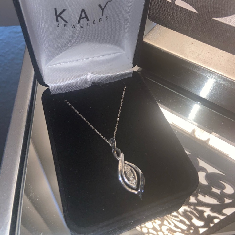 Kay Jewelers Sapphire Pendant necklace